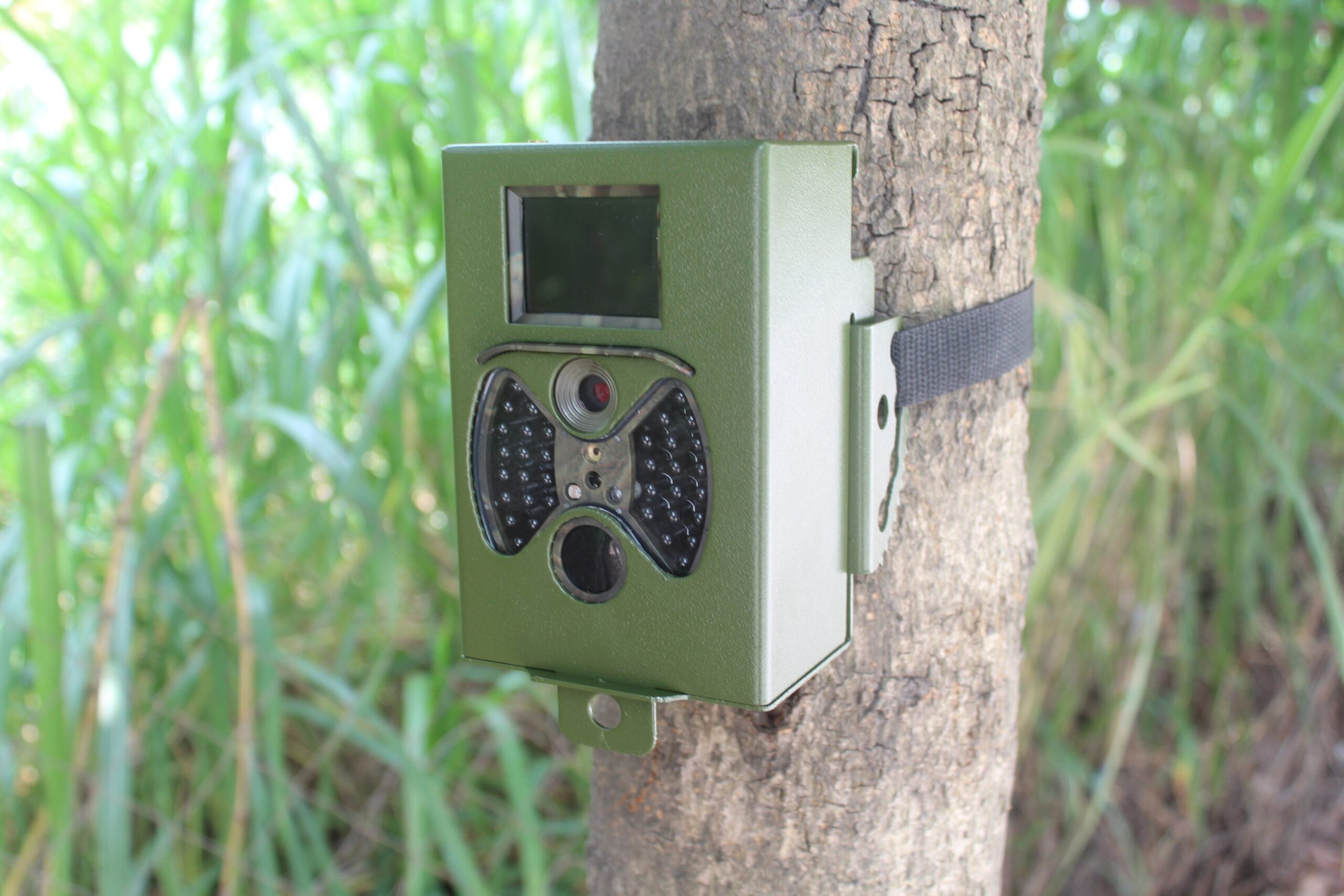 Hunting Trail Camera 16MP 1080P Night Vision Photo Traps Wildlife  Cameras Digital Infrared Cams  HC300A